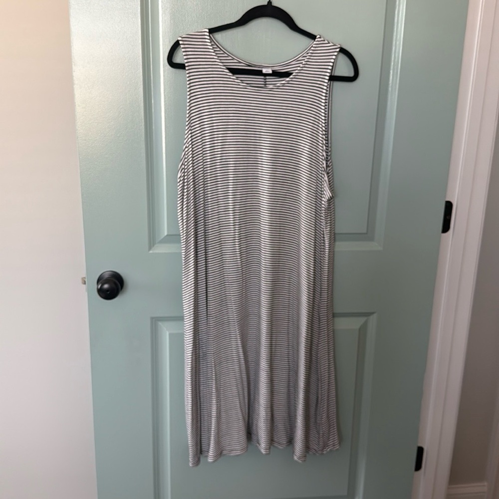 Sleeveless dress